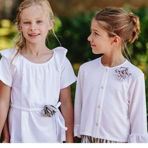 Camiseta blanca cinturón de flor gris Magil