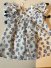 Top niña estampado de margaritas azules con manga volante "Menina" . Dr Kid