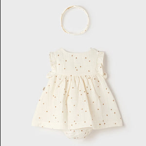 Vestido muselina ECOFRIENDS con diadema recién nacida niña color vainilla. Mayoral